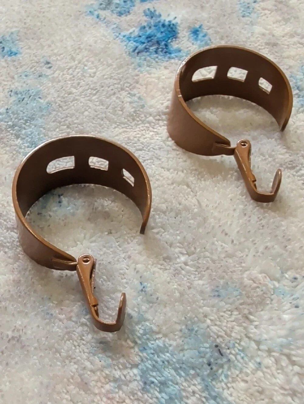 Retro Brown Cutout Hoop Clip-On Earrings – Vintage Women's Jewelry 1